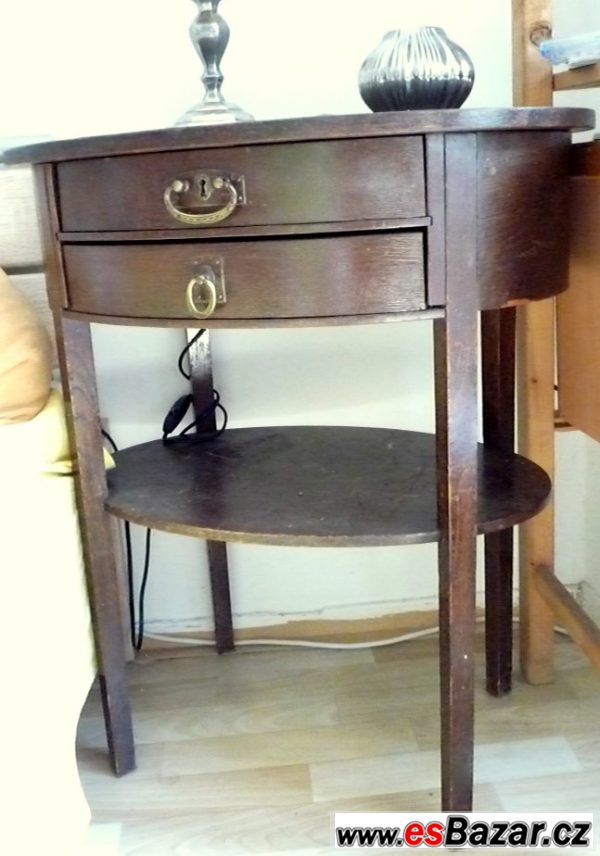 Starožitný stoleček
