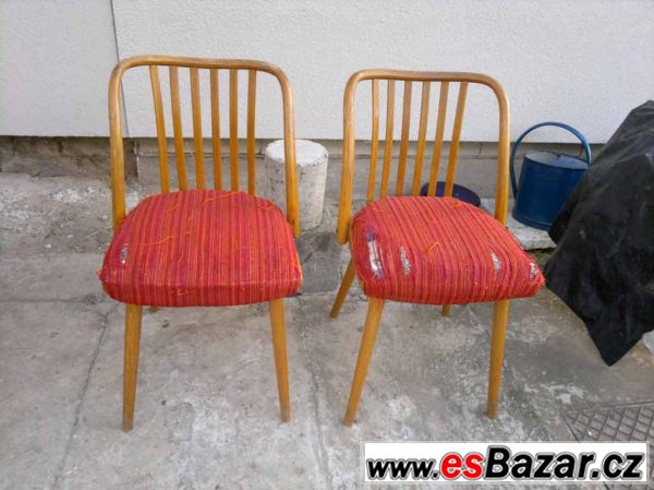 Staré židle k renovaci