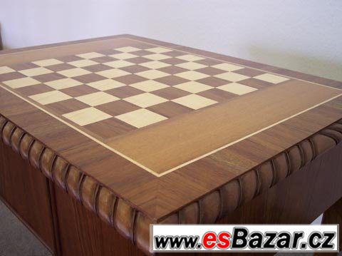 Šachový stolek 