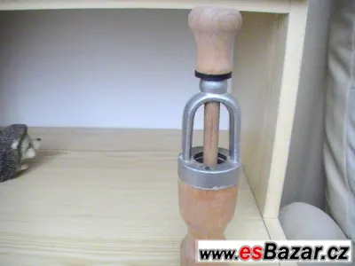 Špuntovač lahví
