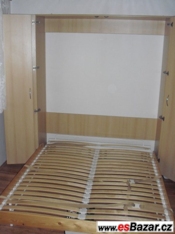 Skříňová postel