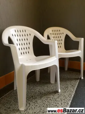 Nepoužité zahradní křesla