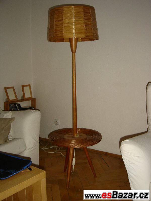 Prodám stojací proutěnou lampu 
