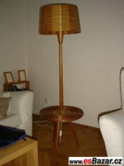 Prodám stojací proutěnou lampu 