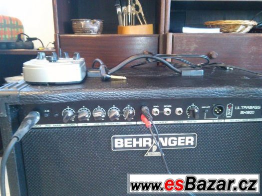 Basové kombo 180 W Behringer