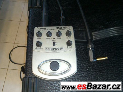 Basové kombo 180 W Behringer