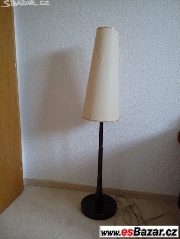 Velká stojící lampa