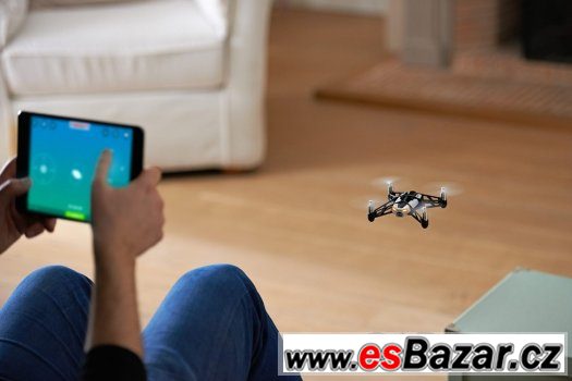 letajici-dron-s-fotakem-s-ovladanim-na-mobilu