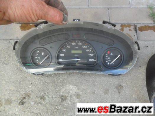 peugeot-206-tachometr-budiky-palubni-deska