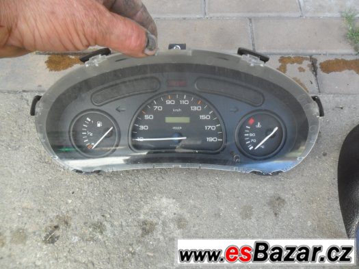 Peugeot 206 tachometr, budíky, palubní deska