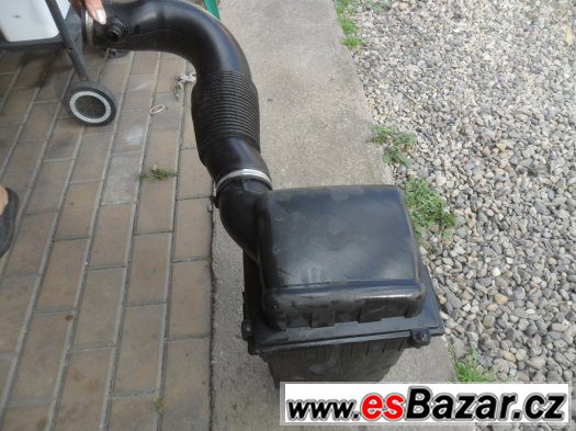 Peugeot 206 airbox, nádoba na vzduchový filtr