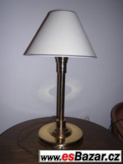 Lampička stolní zlatá a různá stínítka