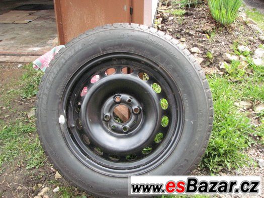 Zimní pneu s diskama na Fiat punto Panda