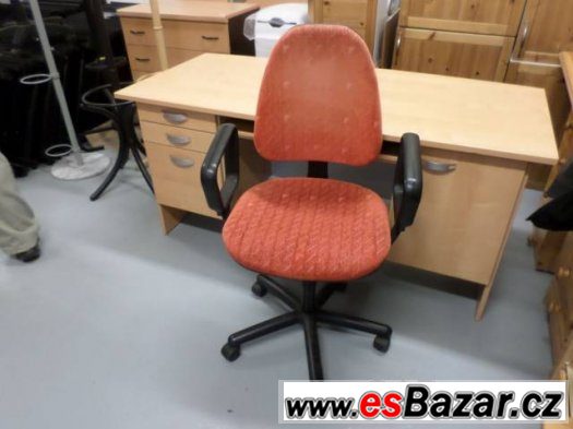 Kancelářská židle na kolečkách s područkami