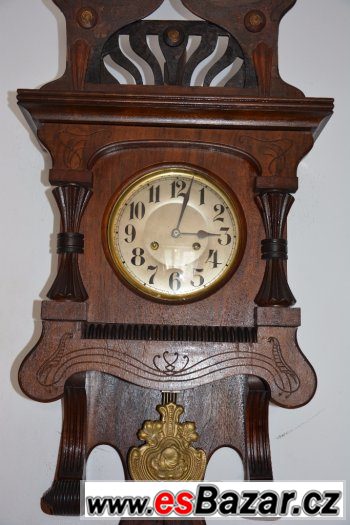 Starožitné, řezbované hodiny Junghans rok 1920