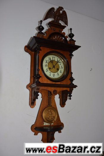 Starožitné, řezbované hodiny Junghans s orlicí r1905