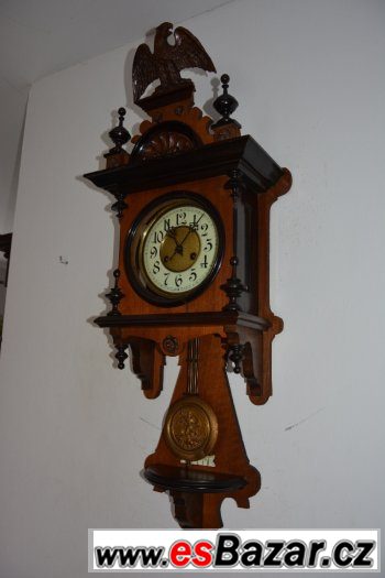 Starožitné, řezbované hodiny Junghans s orlicí r1905