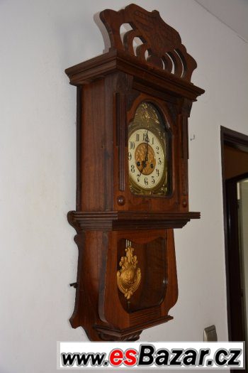 Starožitné, řezbované hodiny Junghans r1905 s balkónkem
