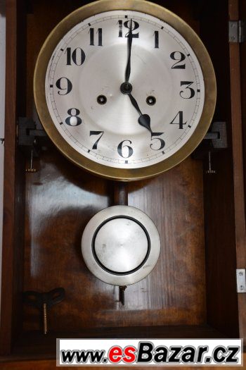 Starožitné skříňové hodiny Gustav Becker, rok 1915