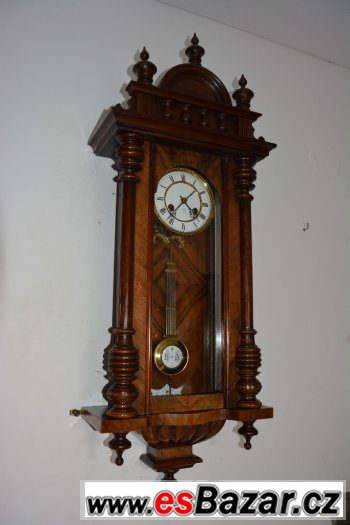 Starožitné řezbované hodiny Junghans, r 1905