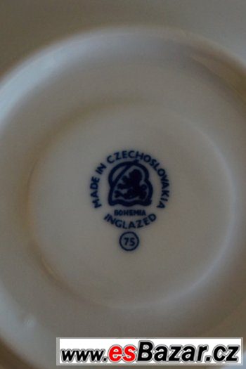 Porcelánový moka hrníček s podšálkem ve stylu 