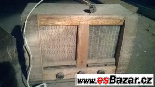 Starožitné dřevěné rádio
