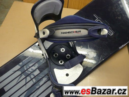 Snowboard s vázáním a botami