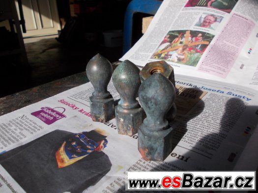 Mosazné koncovky starého hromosvodu Mosazné koncovky starého hromosvodu