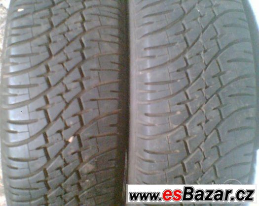 Debica 145/70R13:prodám dvě zimní pneu,vzorek 5mm,