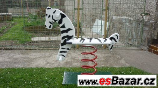 Zahradní houpačka, zebra