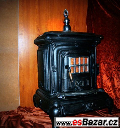 Starožitná krásná funkční kamna s plotýnkami Starožitná krásná funkční kamna s plotýnkami