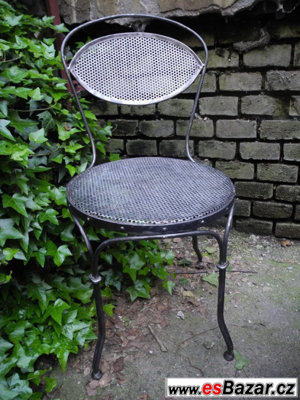 Kovová židle české výroby