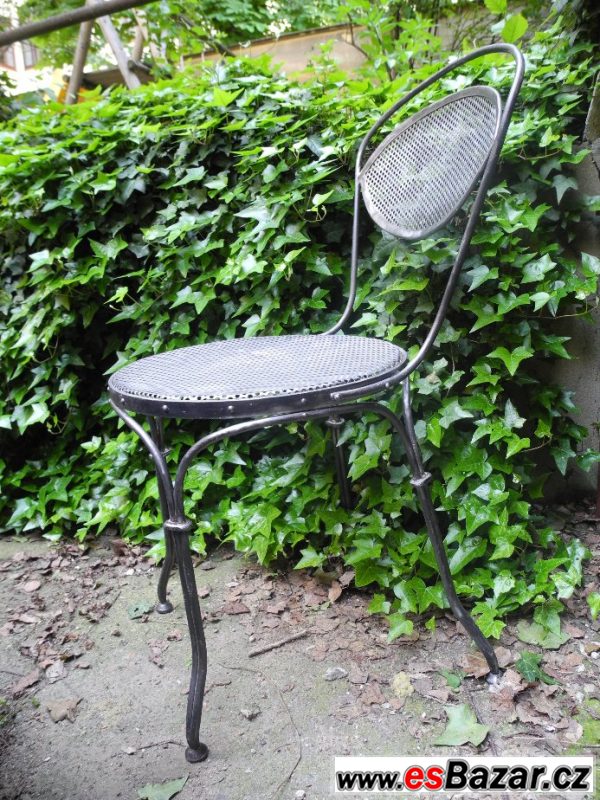 Kovová židle české výroby