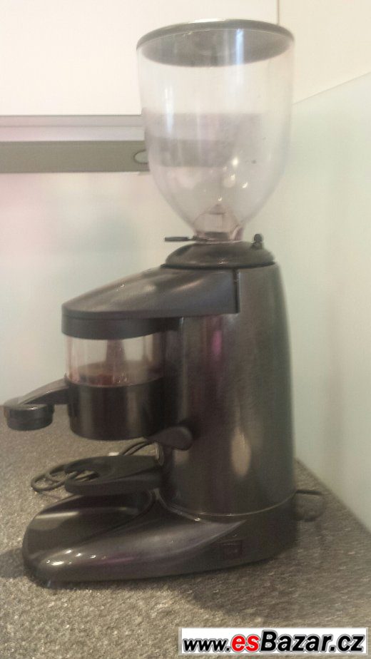 PROFESIONÁLNÍ dvoupákový kávovar