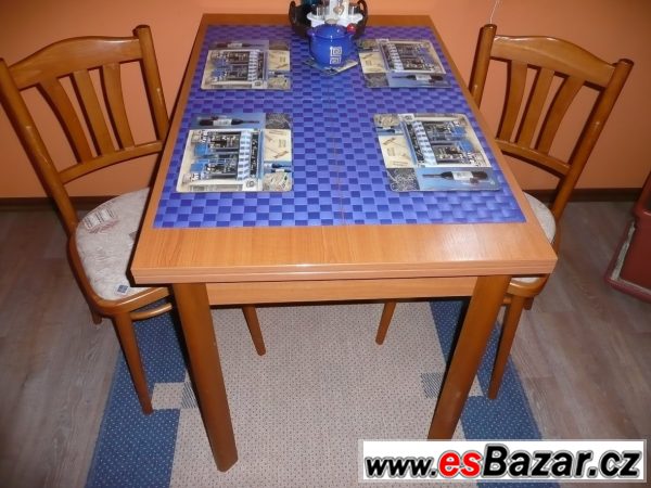 Jídelní stůl a 2 židle
