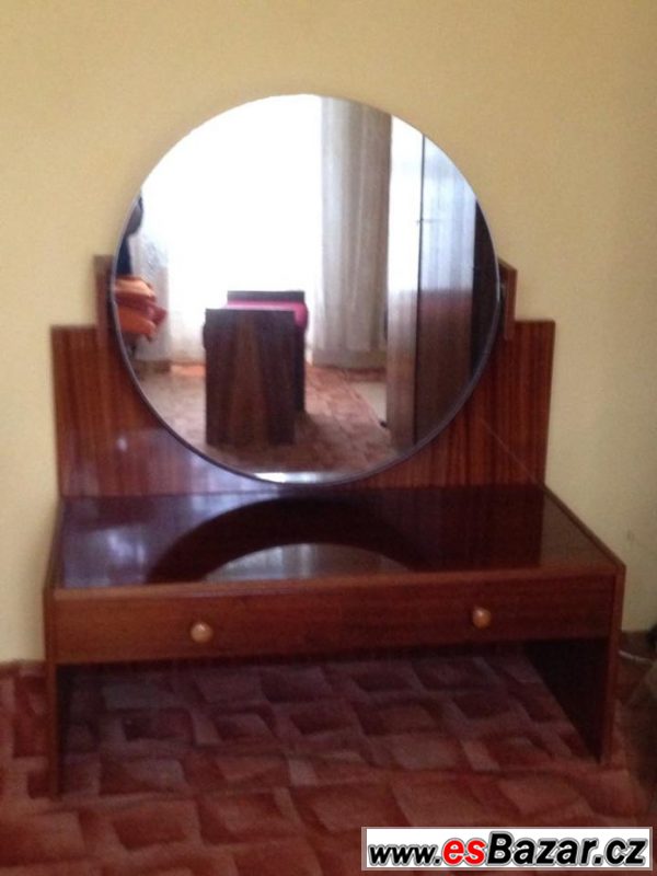 Toaletní stolek se zrcadlem+tabur.