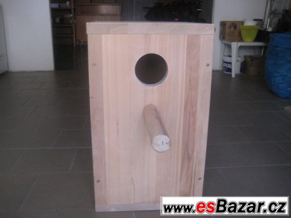Budka pro žaky z dubového masivu Budka pro žaky z dubového masivu