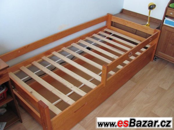 Dětská postel s uložným prostorem