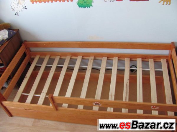 Dětská postel s uložným prostorem