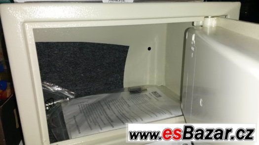 TREZOR-kufřík na A4,ohni do 840st.C a vodě 30minut odolný TREZOR-kufřík na A4,ohni do 840st.C a vodě 30minut odolný