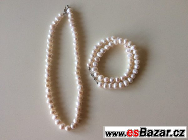 Dva náhrdelníky z pravých perel