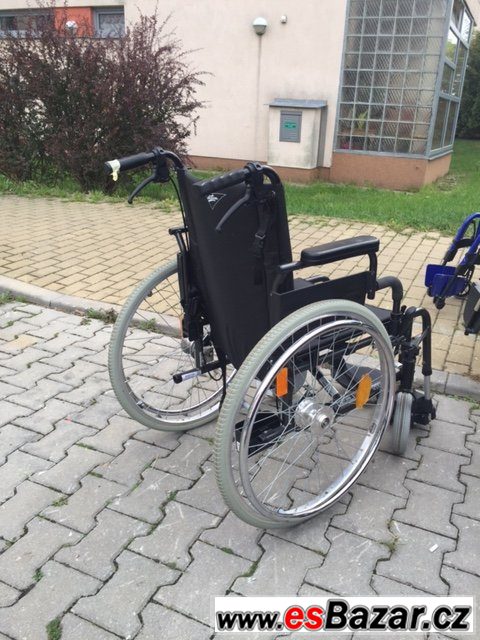 Invalidní vozík, odlehčený skládací