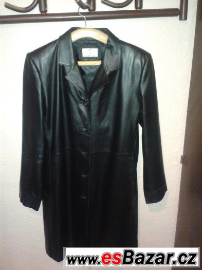 černý kožený kabát