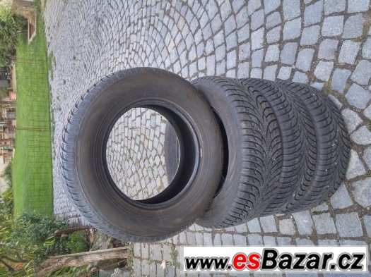 sada-pneu-205-70-15-nokian-wr