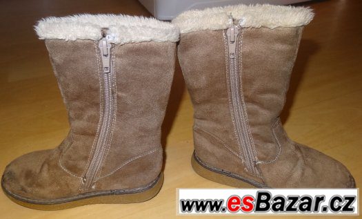 Kozačky vel.26 s výšivkou květin, hnědé-délka stélky 17cm. Kozačky vel.26 s výšivkou květin, hnědé-délka stélky 17cm.