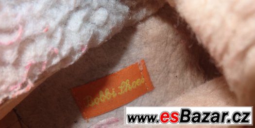 Kozačky vel.26 s výšivkou květin, hnědé-délka stélky 17cm. Kozačky vel.26 s výšivkou květin, hnědé-délka stélky 17cm.