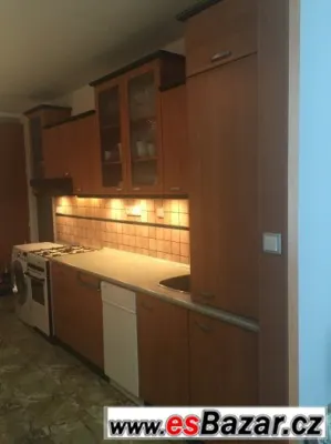 Zakázková kuchyňská linka
