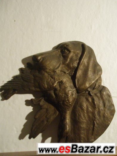 Bronzový Lovecký pes s úlovkem