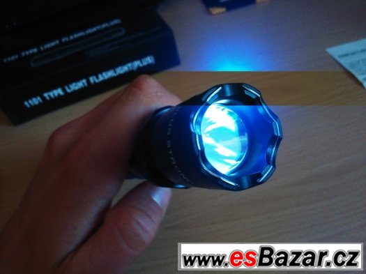 Elektrický paralyzér s CREE LED baterkou dosvit 200m Elektrický paralyzér s CREE LED baterkou dosvit 200m
