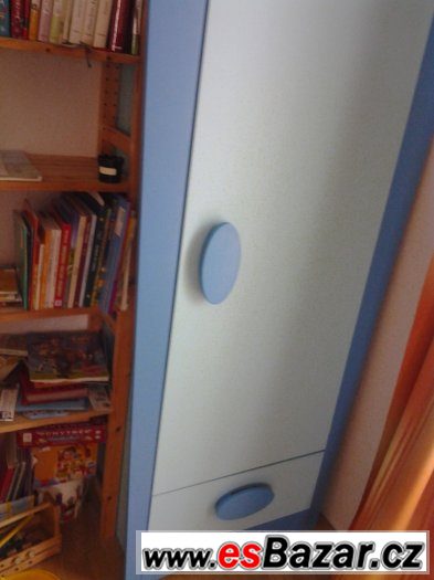 skříň Ikea Mamut modrá
